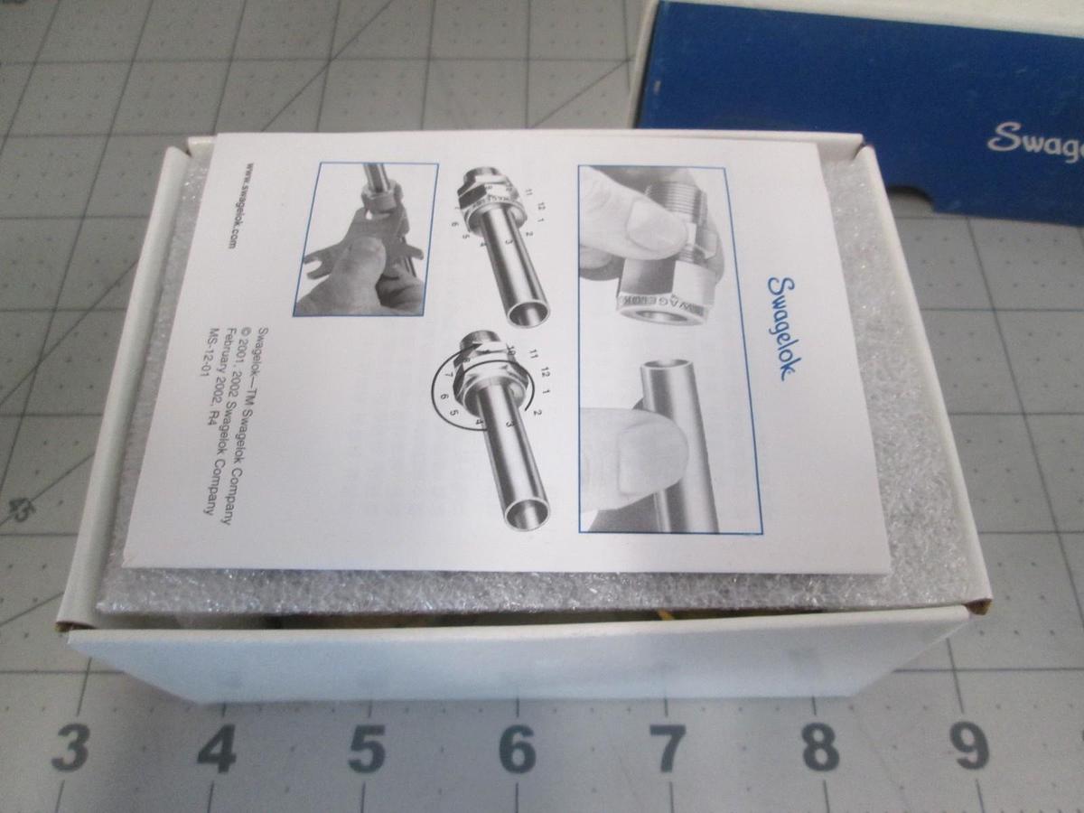 Swagelok, B-810-7-12, Female Connector, 1/2 Tube, 3/4 Female Pipe, New, Lot of 5