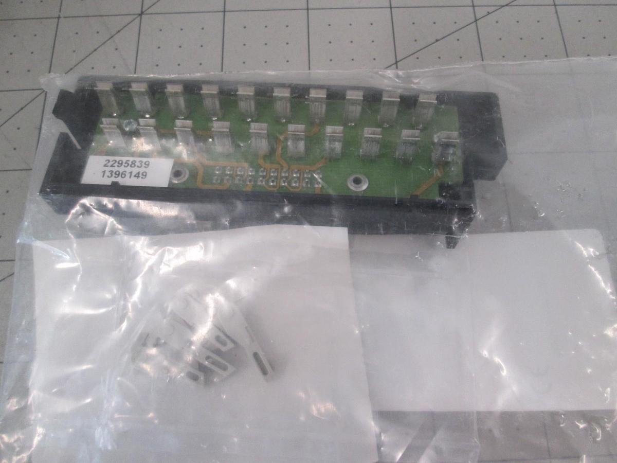 Phoenix Contact, FLKM 20-PA/GE, Universal Adapter, 20 Pin, GE 90-30, New