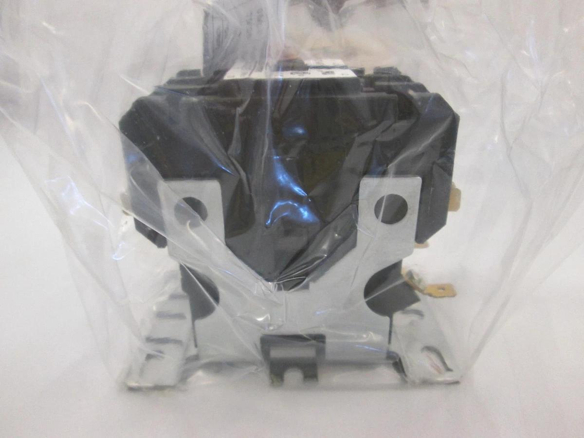 Used Cutler-Hammer, C25DND325A, Contactor, 3 Pole, 25A, New