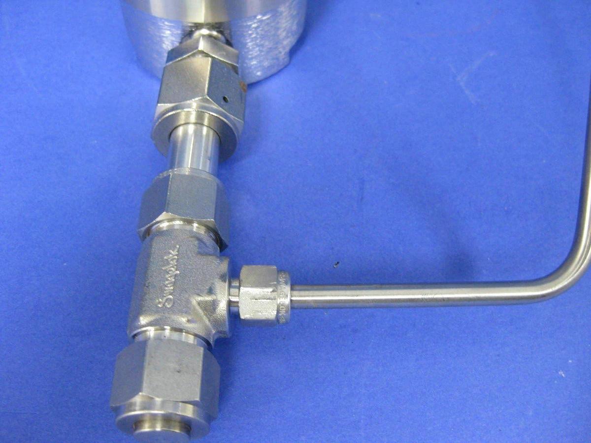 Used Veriflo SQ Double Regulator Gas Stick Assy w/ SQ420E and -30-0-200 psi Gauge