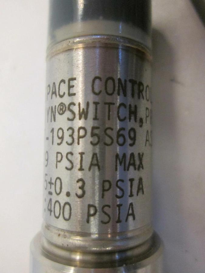 Used ITT Aerospace Controls 98087-193P5S69 NEO-DYN Pressure Switch, 1/4" Female VCR