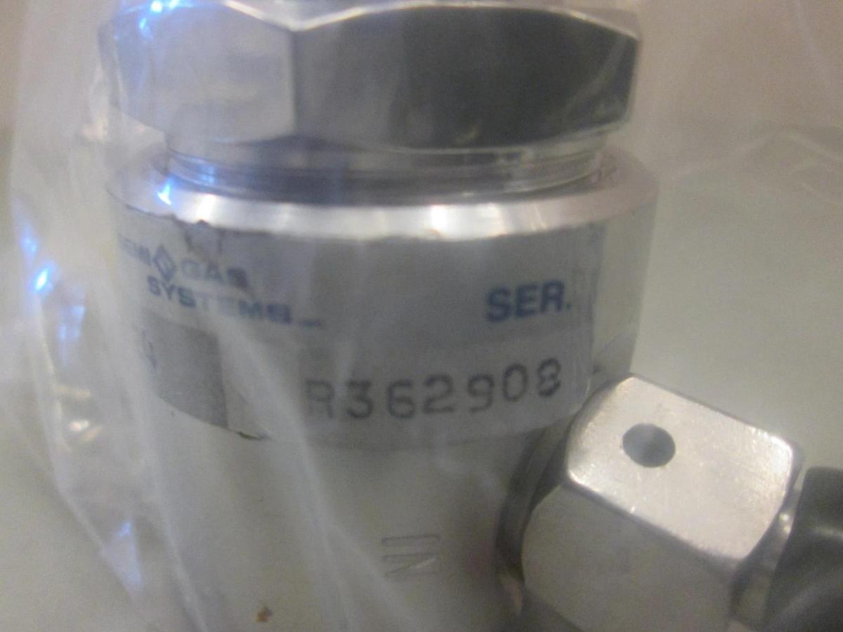 Used Veriflo Semi-Gas 034 Purge / Vent Valve, - 1/4" MVCO x 1/4" FVCO