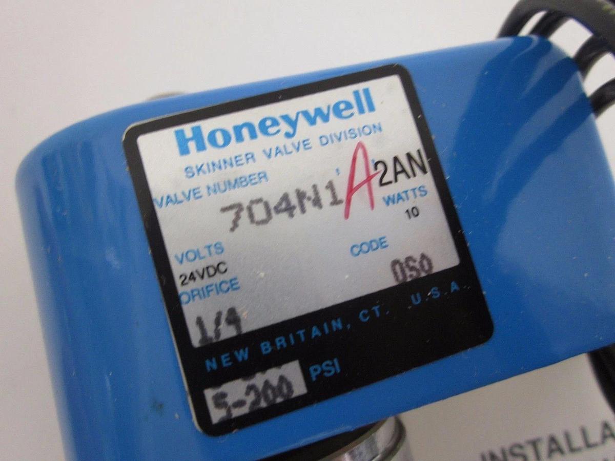 Used Honeywell Skinner 704N1A2AN Pilot Operated Piston Valve 1/4" NPT 24V