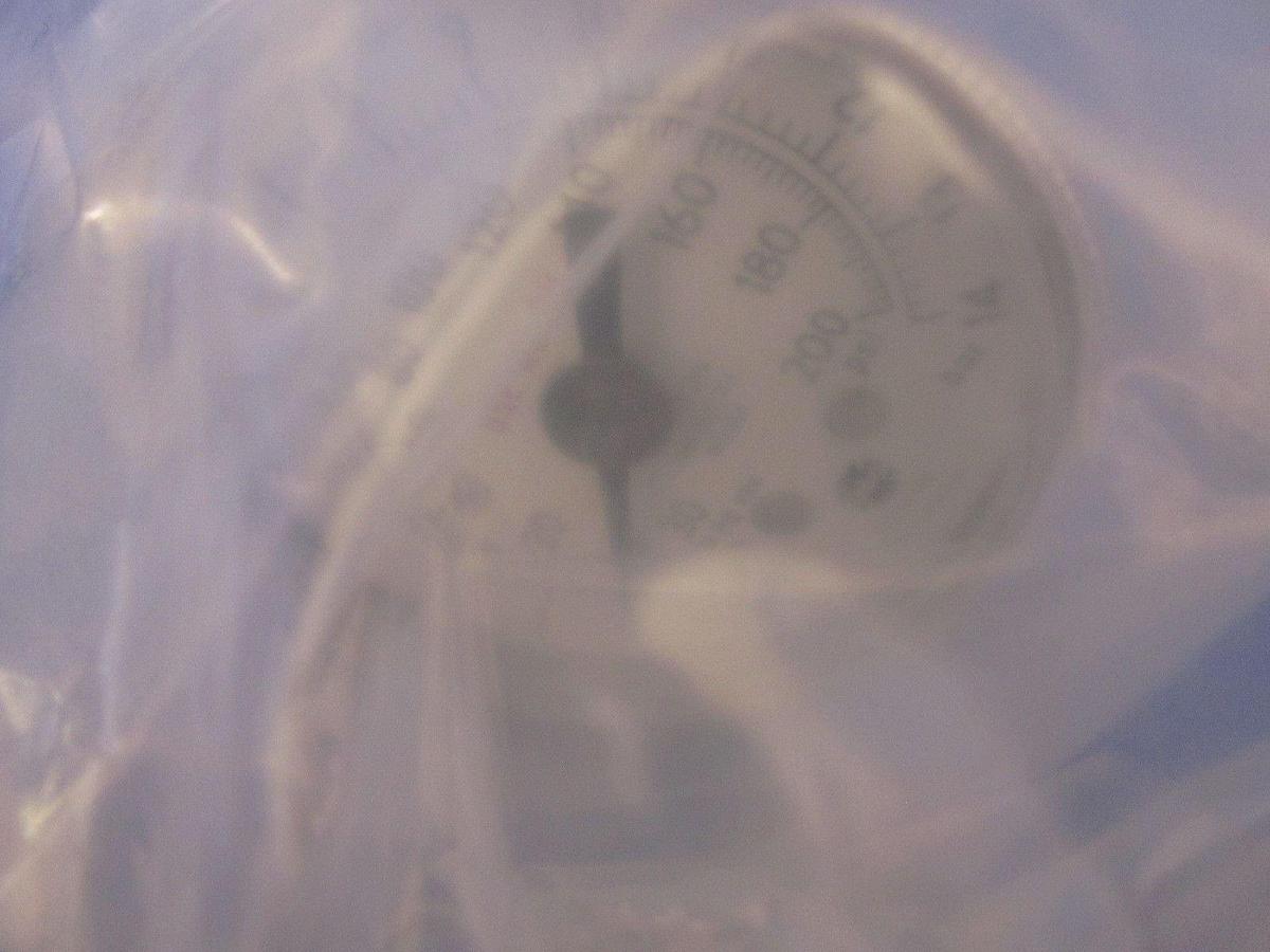 Used US Gauge Cleanroom Gauge 30-0-200 psi / 0-14 bar, 1/4" MVCR, Back Mount, New