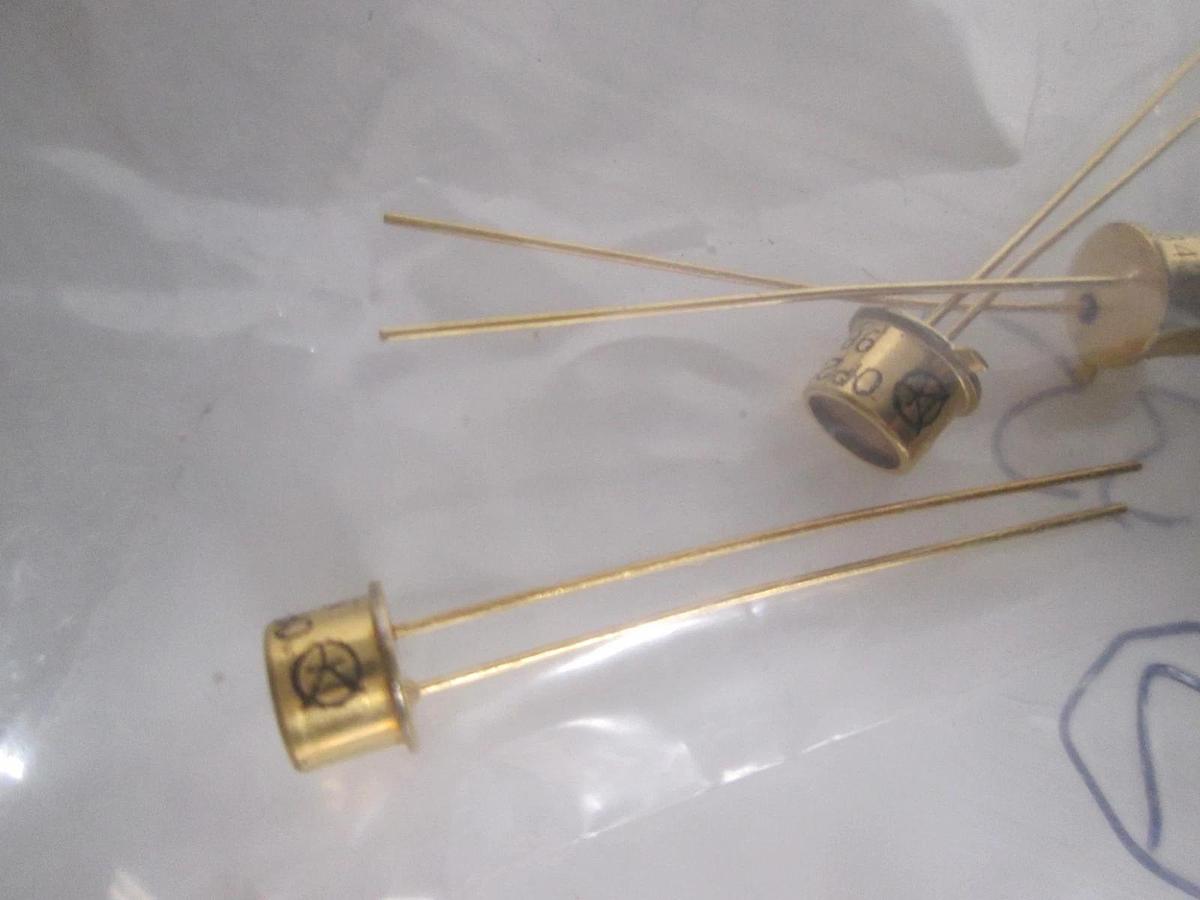 Gold Capacitor, 102-5351, New, Lot of 31