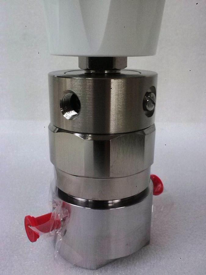 Tescom 74-2460K9420-018 1/4" stub Ultra High Purity Positive Seal Regulator, NIB
