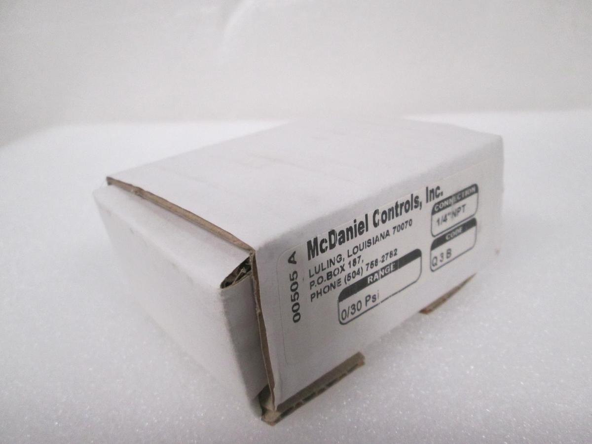 McDaniel Controls, 0-30 PSI, Q3B, Air Pressure Gauge, 1/4" NPT, New