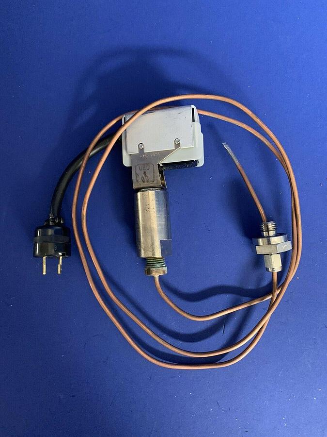 Used UE United Electric Vacuum Pressure Switch J40 7316 w/ Micro Switch, Plug & Probe
