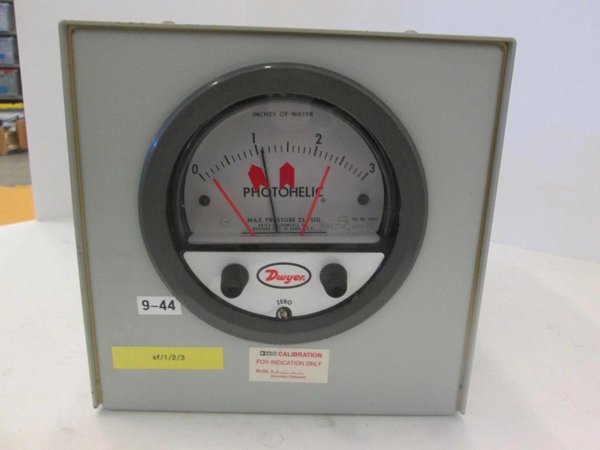 Used Dwyer,3003C, Photohelic Pressure Gauge, 0-3" for Water, Used Semi Gas enclosure