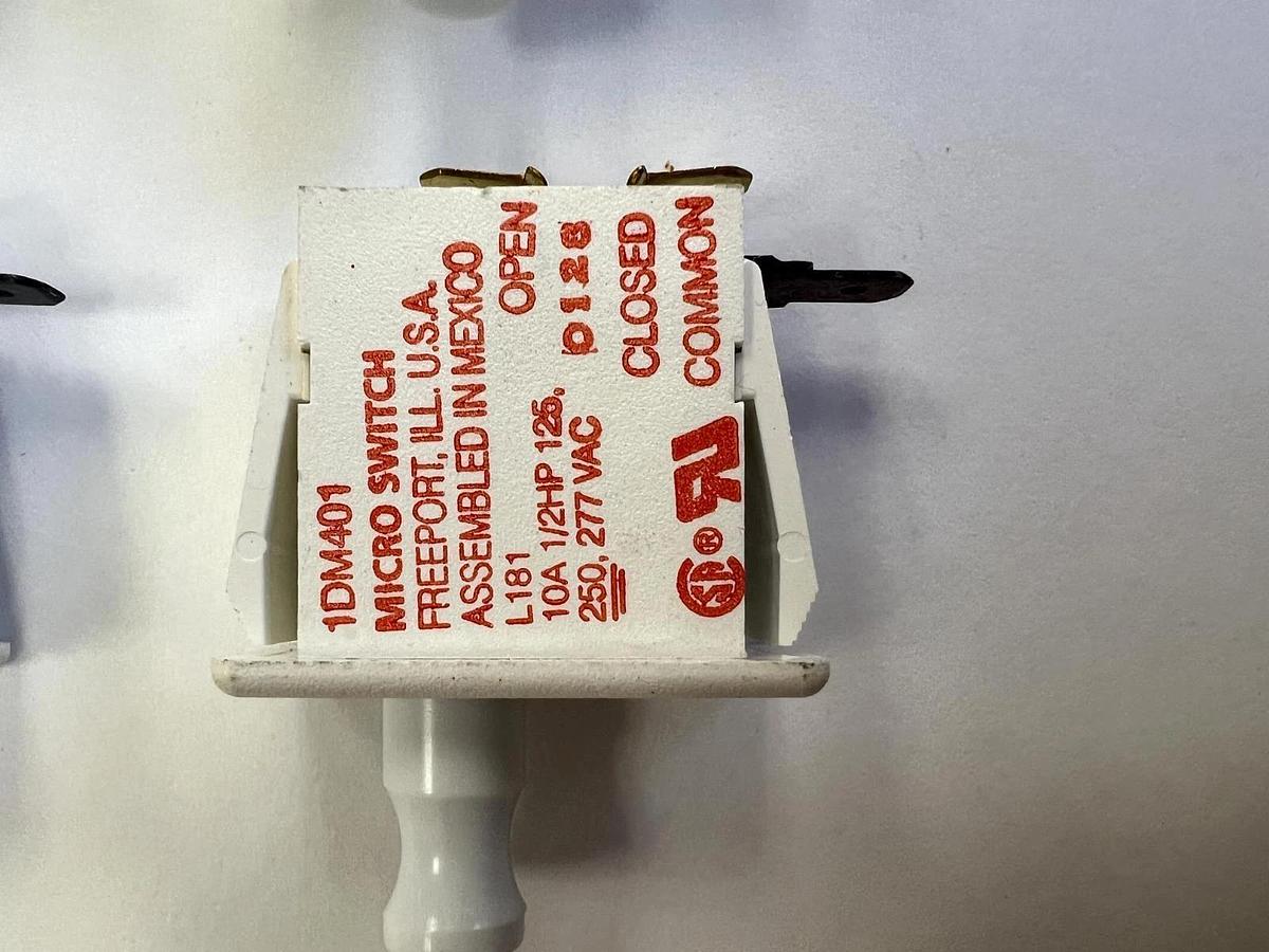 Used 1DM401 Micro Switch L181 10A 1/2HP 125, 250. 277 VAC, Used