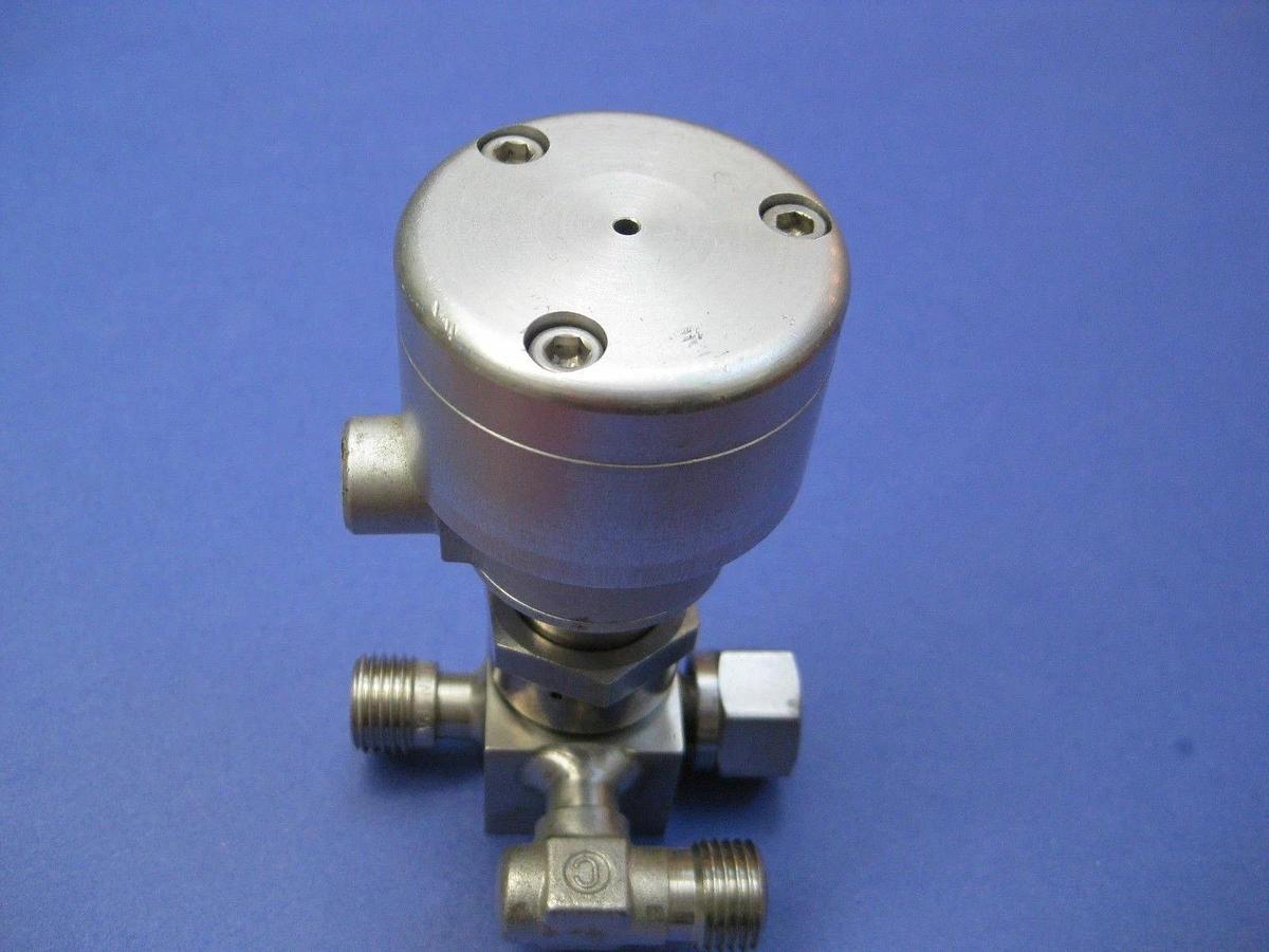Used Nupro SS-4BK-588 Switching Bellows Sealed Valve, 1/4" VCO, Used