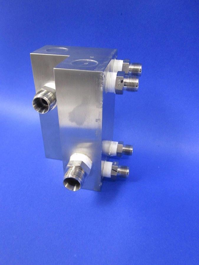 Used Manifold Box with Swagelok Fittings, SS - 1/2" Split to 3/8", Used for Water