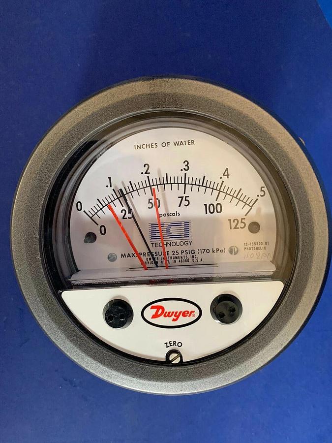 Used Dwyer 3000MR Photohelic Gauge 0 to 0.5" / 0-125 Pascals, Used