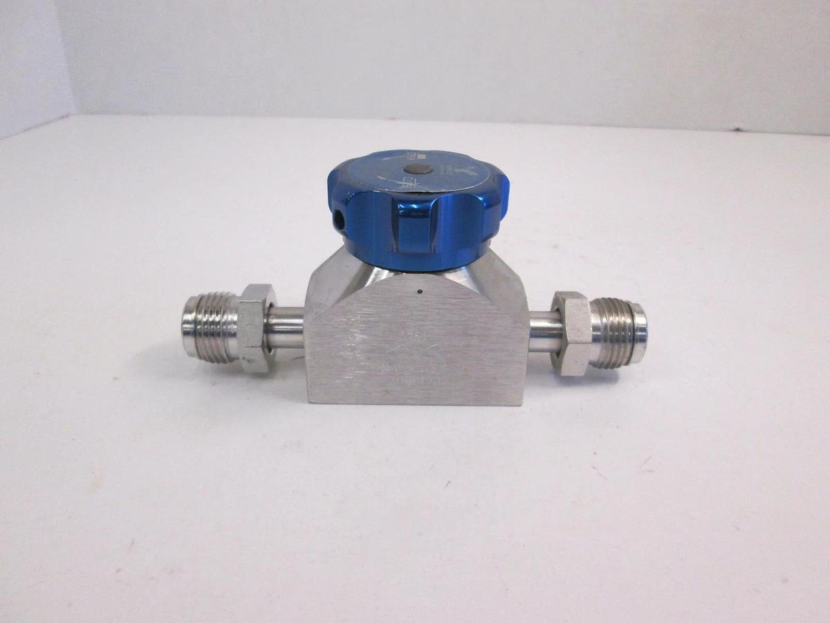 Used Veriflo 935FS8MMXYEP High Flow Valve, High Purity, Max Inlet 300 PSI