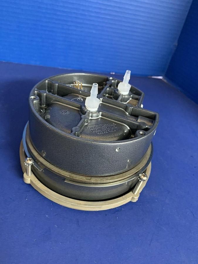 Used Dwyer 3000MR Photohelic Gauge 0 to 0.5" / 0-125 Pascals, Used