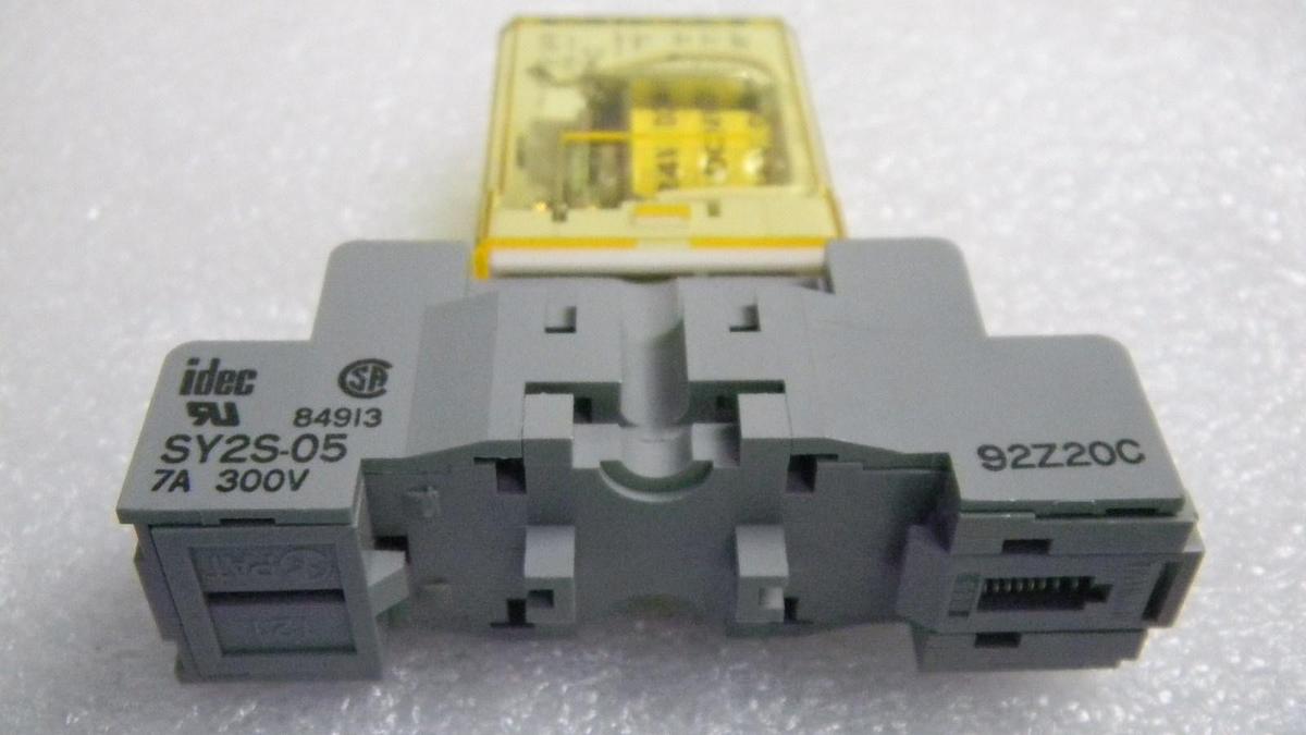 Used LOT of 4 - IDEC SY2S-05 Relay Socket With RY2S-U Relay, 7A, 300V, DC24V, Used