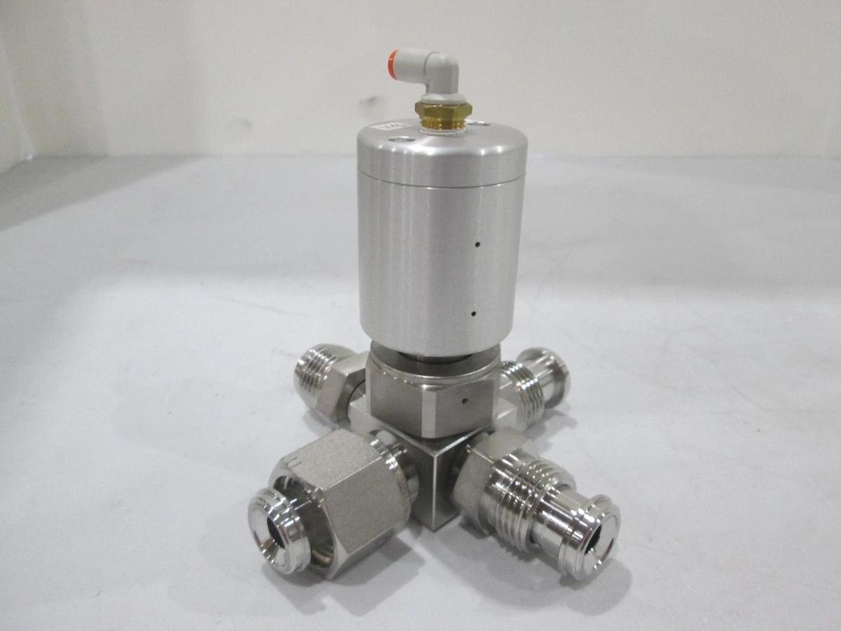 Used Swagelok, 6LV-DFD7778P1-C, 4 Way Manual Diaphragm Valve, Used