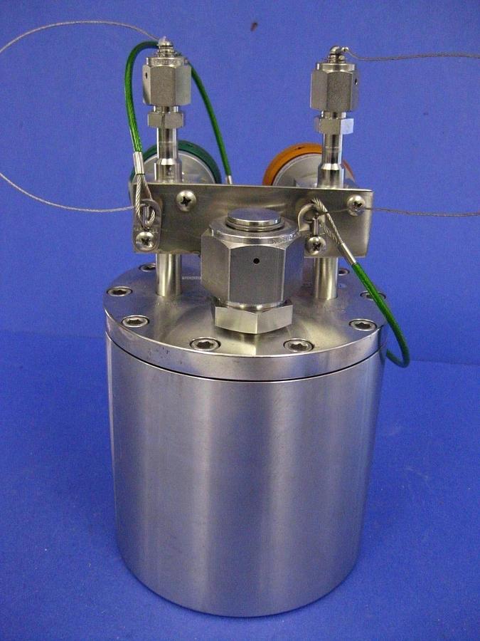 Used SCHUMACHER BK1200SAS Source Container - Helium