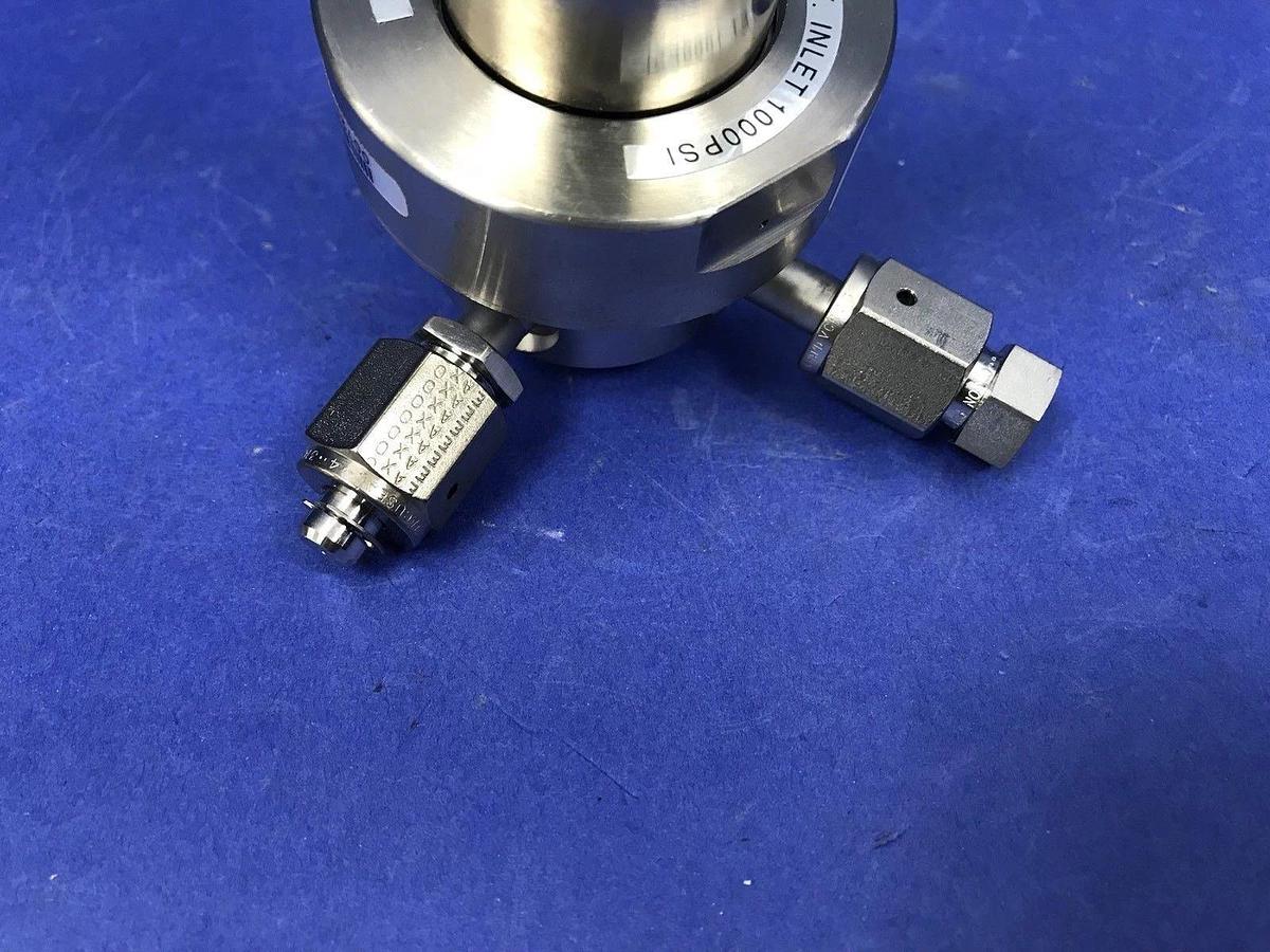 Used APTech Semi Gas Pressure Regulator 033-0219-100 4 Port, 1/4" VCR- Used