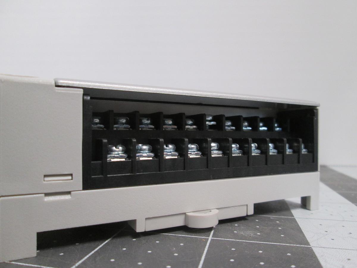 Used Allen-Bradley 1790D-T8BV8V CompactBlock DeviceNet Micro PLC Base Unit 24VDC