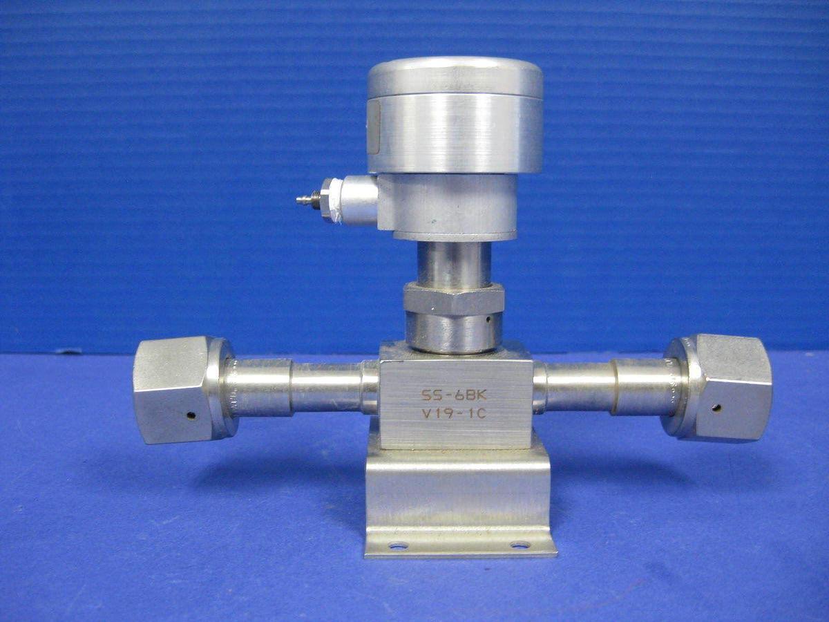 Used Swagelok SS-6BK-V19-1C Bellows Sealed Valve w/ NC Actuator, 1/2" FVCR, Used