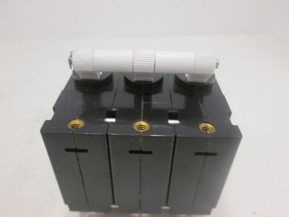 Carling Switch, AA3-B0-24-620-381-C, 20 AMP CIRCUIT BREAKER 3P, New