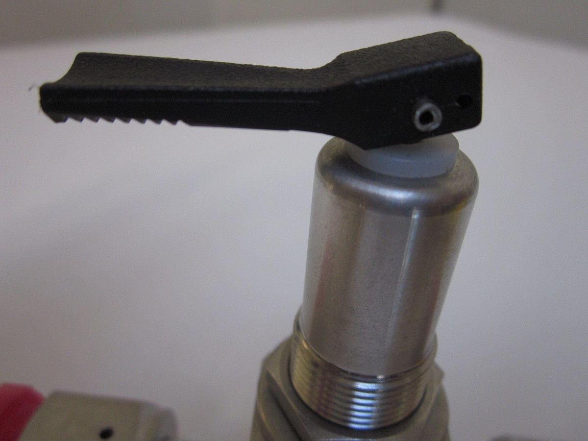 Nupro Swagelok SS-BNT8FR8 Bellows Sealed Valve with Toggle Handle, 1/2" FVCR,