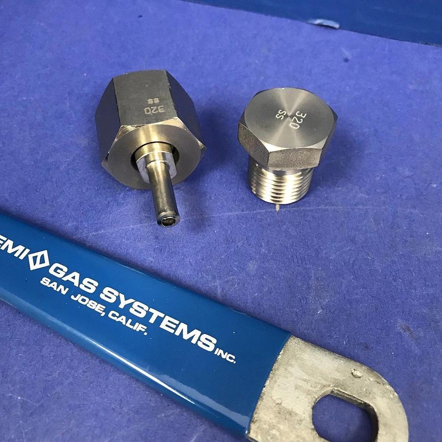 Used CGA 320 Cylinder Inlet Connection, Flat Seat w/ Nut and Blue Semi-Gas Handle