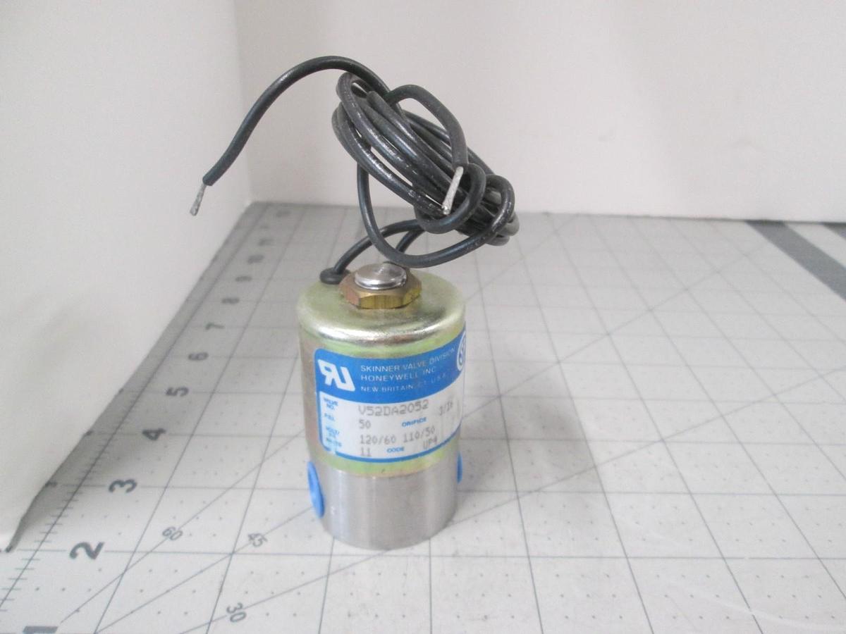 Skinner Honeywell, V52DA2052, Valve, 11W, 50 PSI, 120-60V, 110/50Hz, New