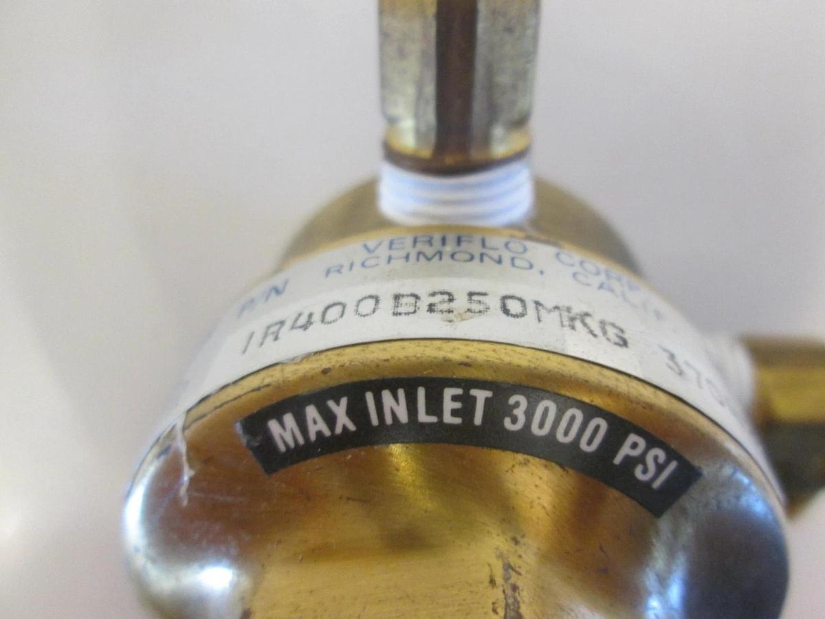 Used Veriflo Brass Regulator, IR400B250MKG, 3000 PSI w/ Gauge 0-30