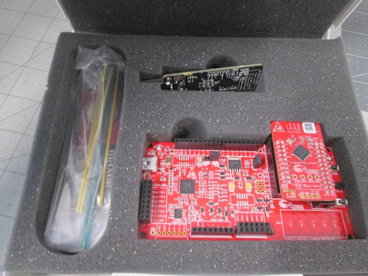 Cypress, CY8CKIT-042-BLE, Bluetooth Low Energy Pioneer Kit, New