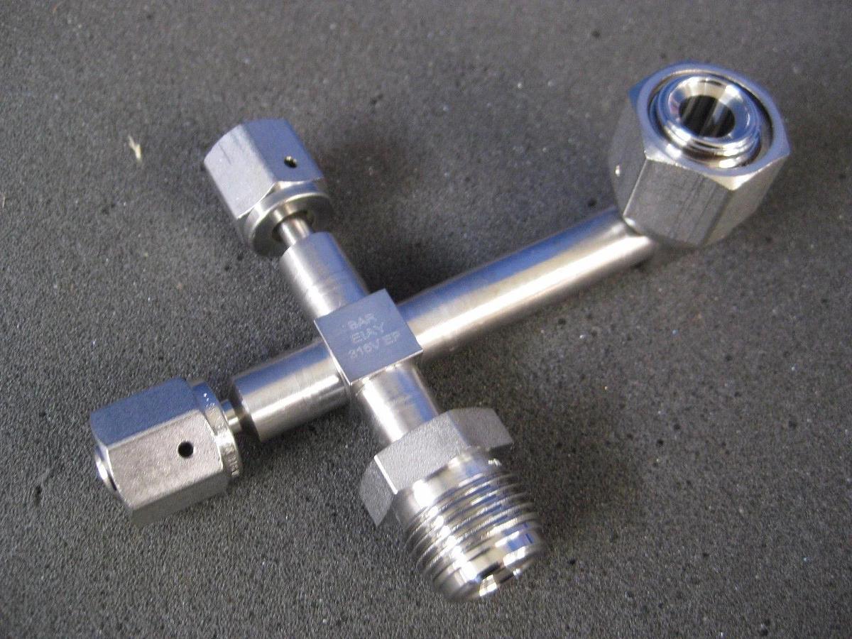 Used Swagelok CROSS Reducer Assy, 1/2" MVCR x 1/2" FVCR x 1/4" FVCR x 1/4"FVCR, Used