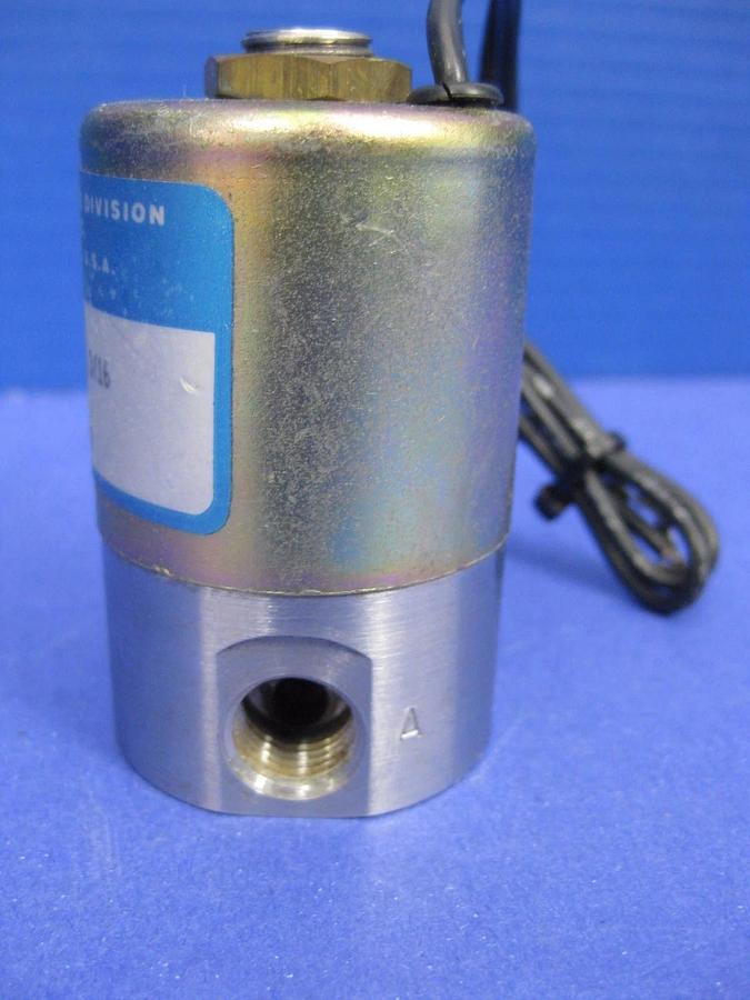Used Skinner V5D31640 Solenoid Valve, 24 VDC / 10W / 25 PSI, NEW