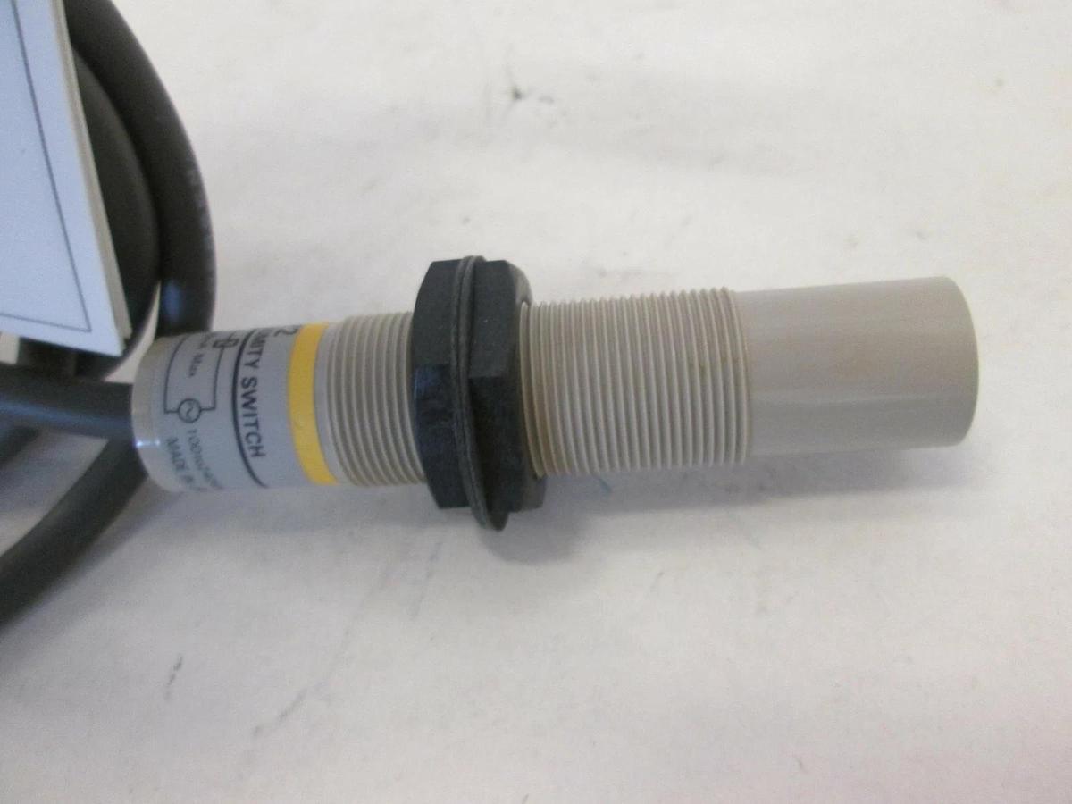Used Omron, Capacitive Proximity Sensor, E2K-X8MY2, New