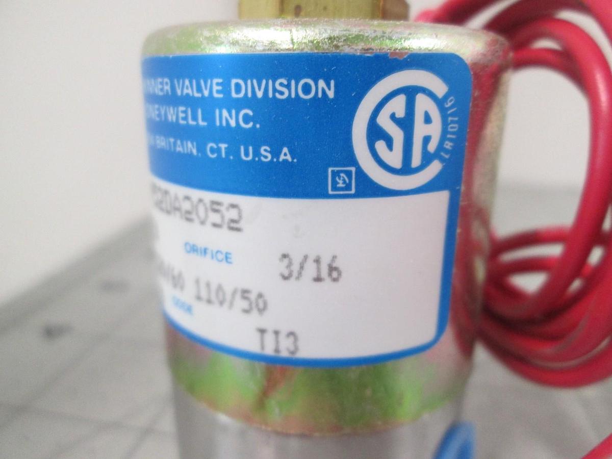 Skinner Honeywell, V52DA2052, Valve, 10W, 50 PSI, 120-60V, 110/50Hz, New
