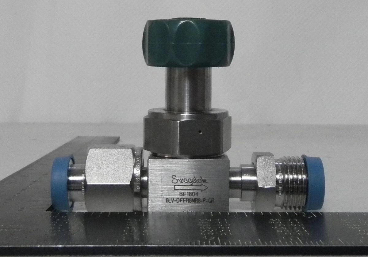 Used Swagelok 6LV-DFFR8MR8-P-GR Valve, 4 1/4" Face to Face 1/2" M/F VCR, Used