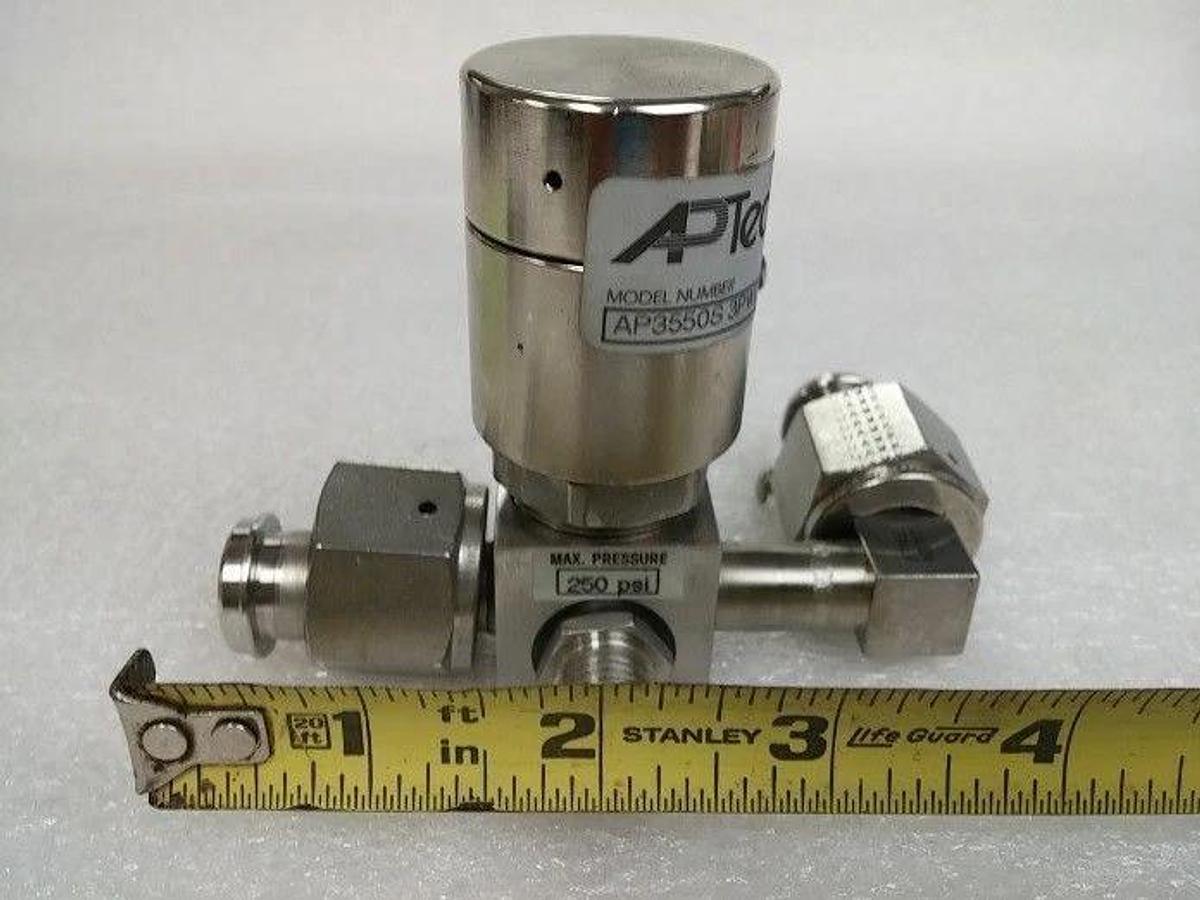 Aptech AP3550S 3 Port Valve, 1/2"FVCR x 1/2" FVCR x 1/4"MVCR , Used