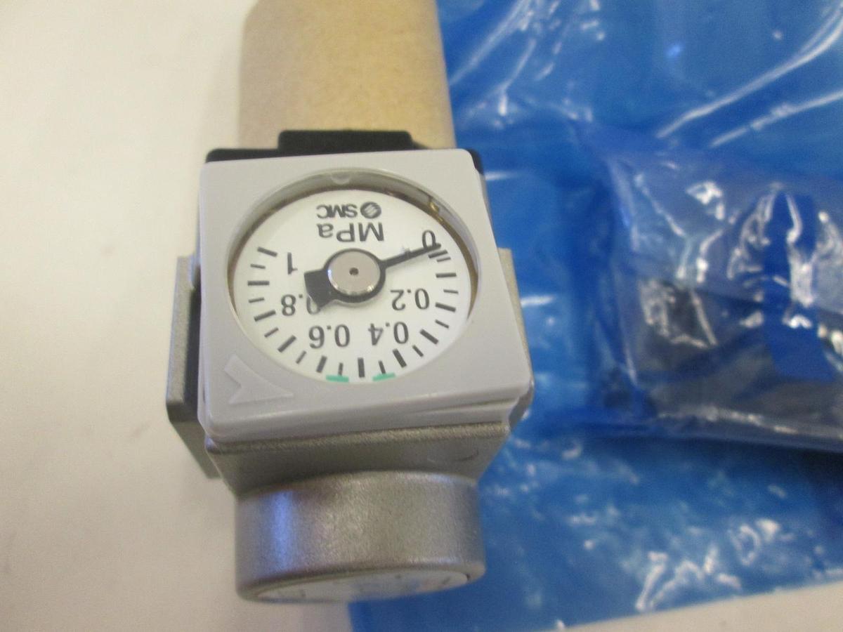 SMC, AR20-01BE, Regulator, New, Lot of 2