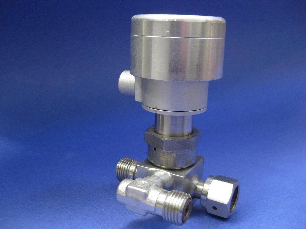 Used Nupro SS-4BK-588 Switching Bellows Sealed Valve, 1/4" VCO, Used