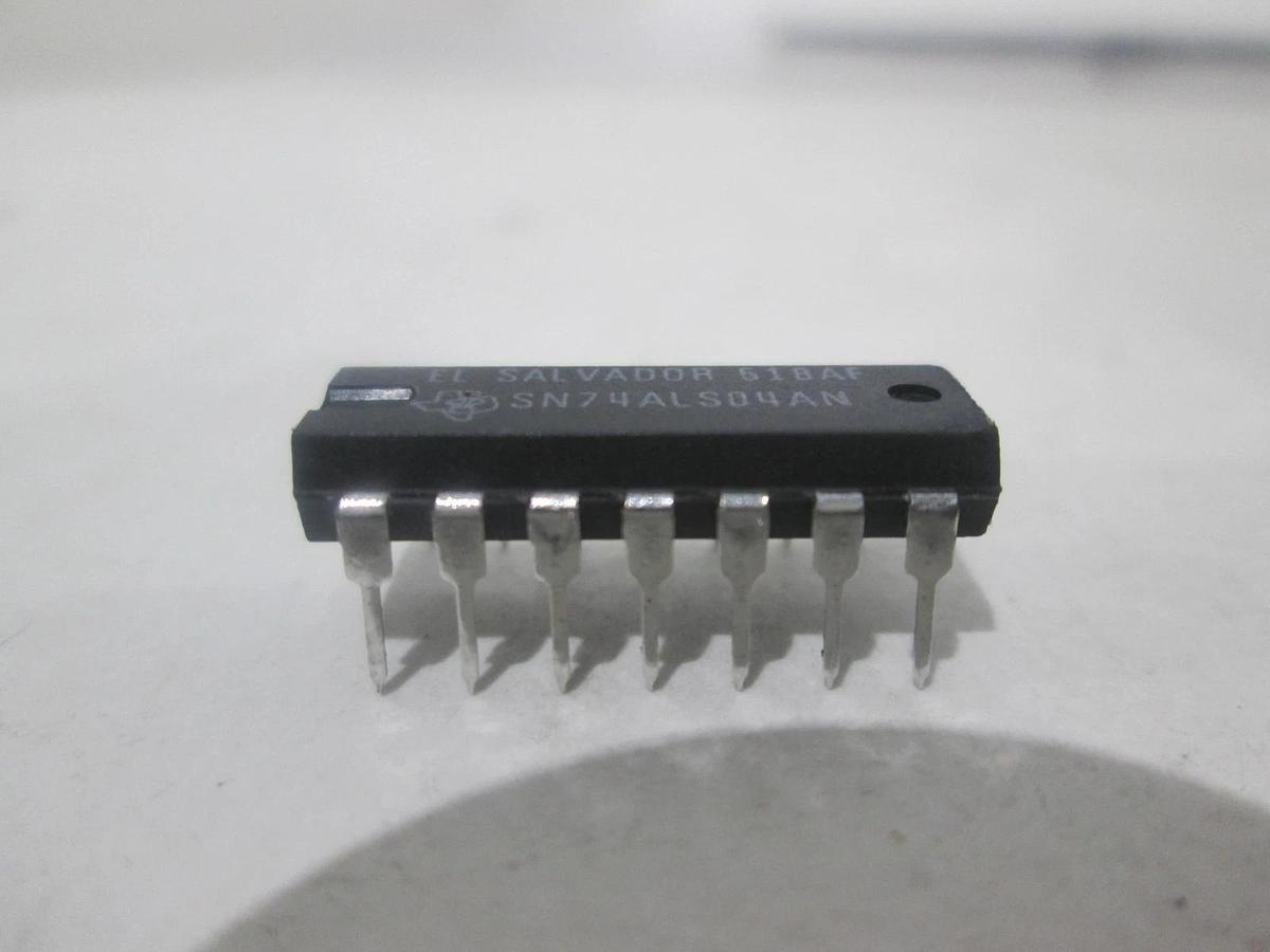 Texas Instruments, SN74ALS04AN, Integrated Circuit, New, Lot of 18