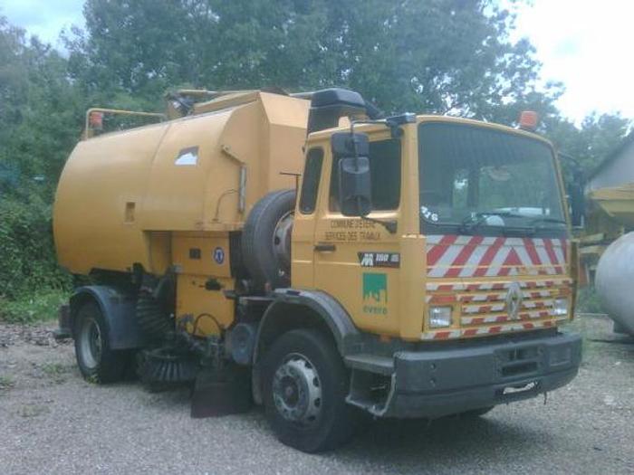 Gebruikt 1995 RENAULT Midlum 180 with Johnston superstructure left and righthandside working