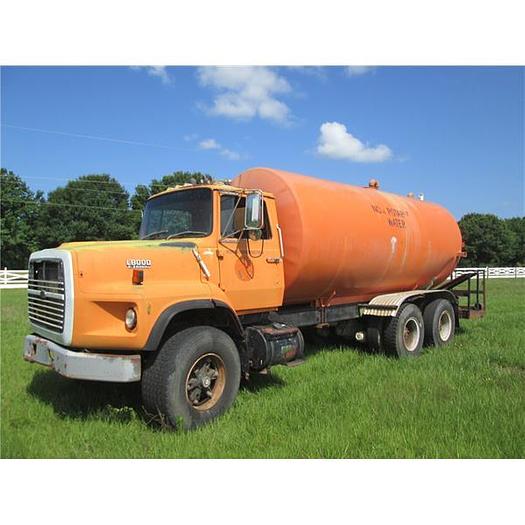 Used 1988 L8000 Tandem Axle Water Truck With 5000 Aluminum Tank