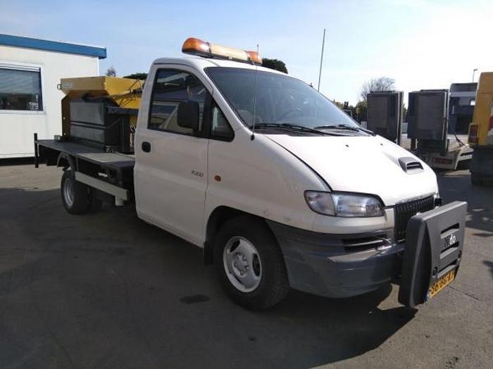 Gebruikt 2005 Hyundai H 200 pickup with spreader Nido stratos B08-15VALN