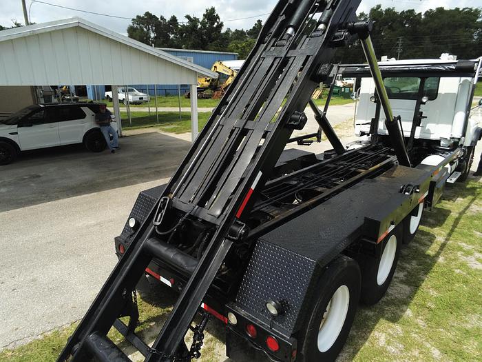 Used MACK CV 713 ROLL OFF TRI AXL 60 TN GALBRETH
