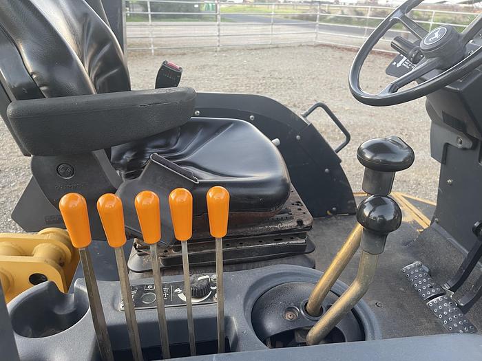 Used John Deere 210LJ