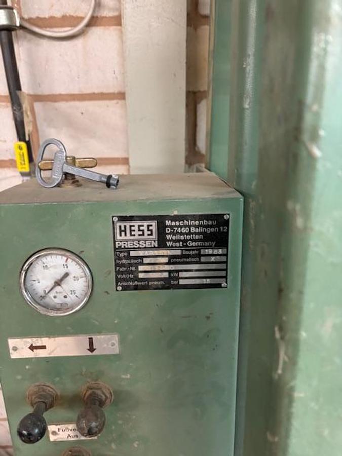 Gebraucht Hess pneumatische Rahmenpresse Variant