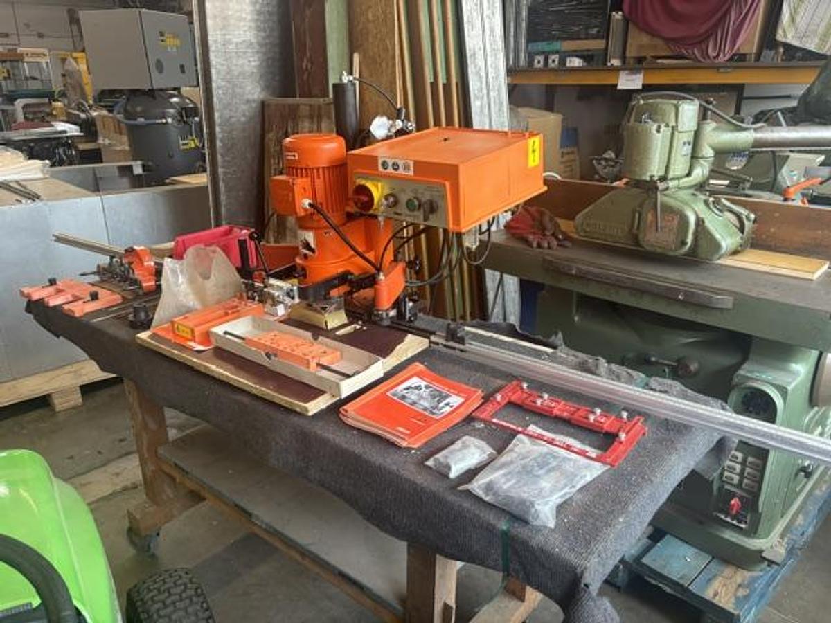 Gebraucht Blum Minipress Beschlagbohrmaschine