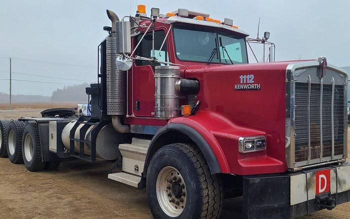 D'occasion Kenworth T800 Tri Axles