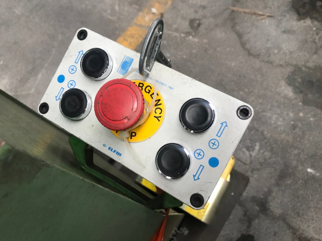 Usato 2001 Calandra curvatubi marca Comac