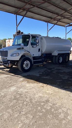 Used 2011 FREIGHTLINER M2 106